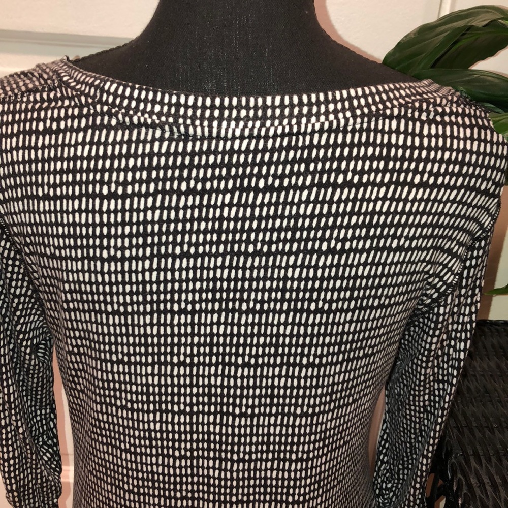 Philosophy-Black/White Pattern-Flattering Cut - image 6